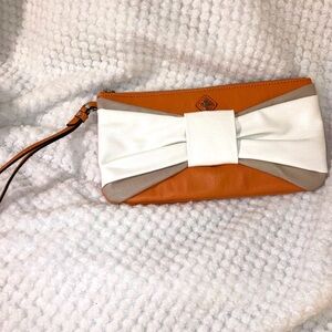 Simply Vera Belmont Bow wristlet Clutch Peach/Tan/White Purse